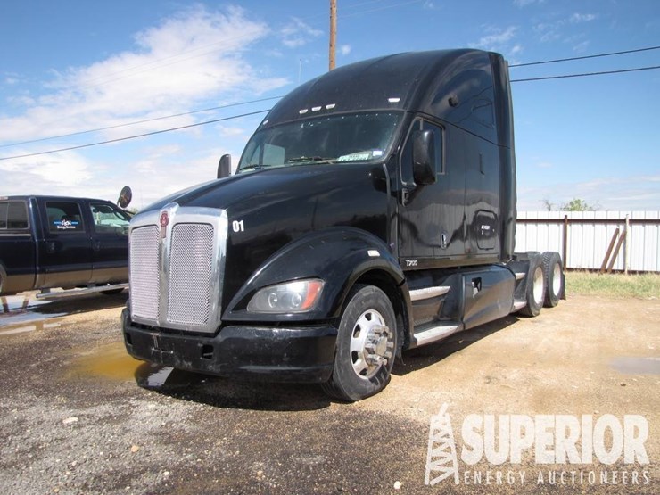 2011-kenworth-t700-image-1