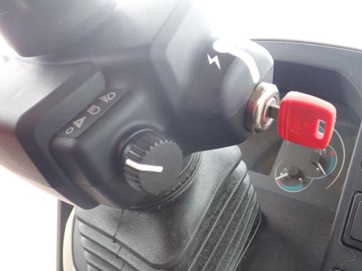 2016-john-deere-5085e-image-15