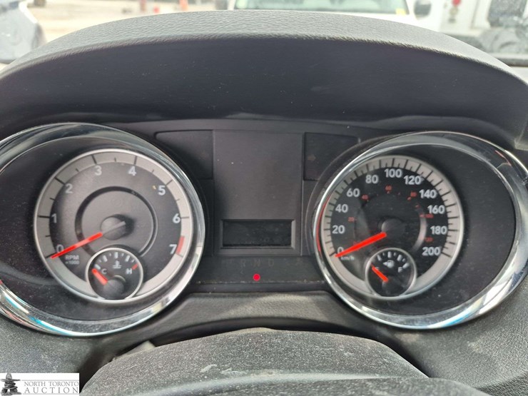 2016-dodge-grand-caravan-sxt-image-25