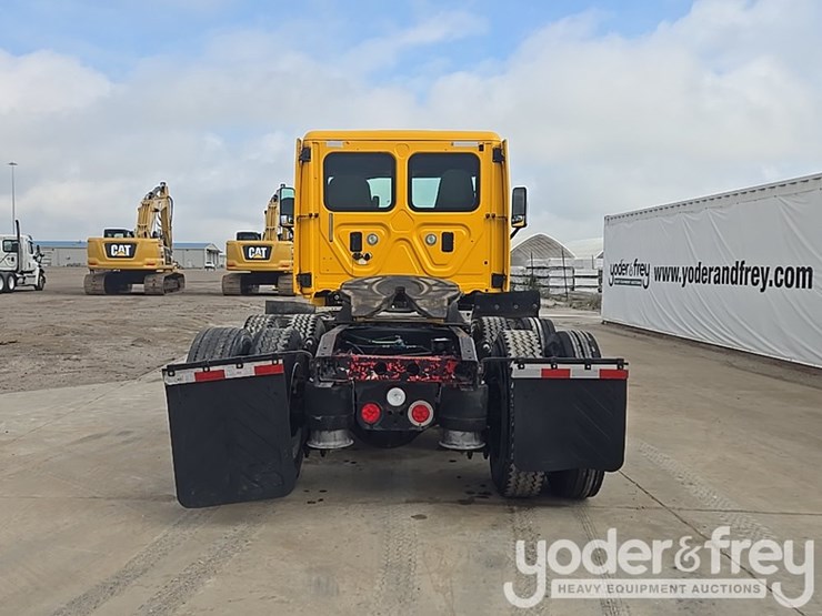 2012-freightliner-cascadia-125-image-4