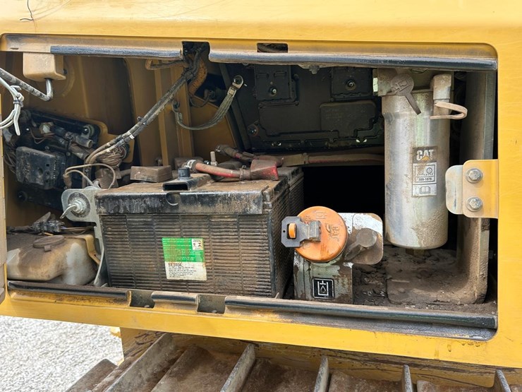 2021-caterpillar-d4-image-15