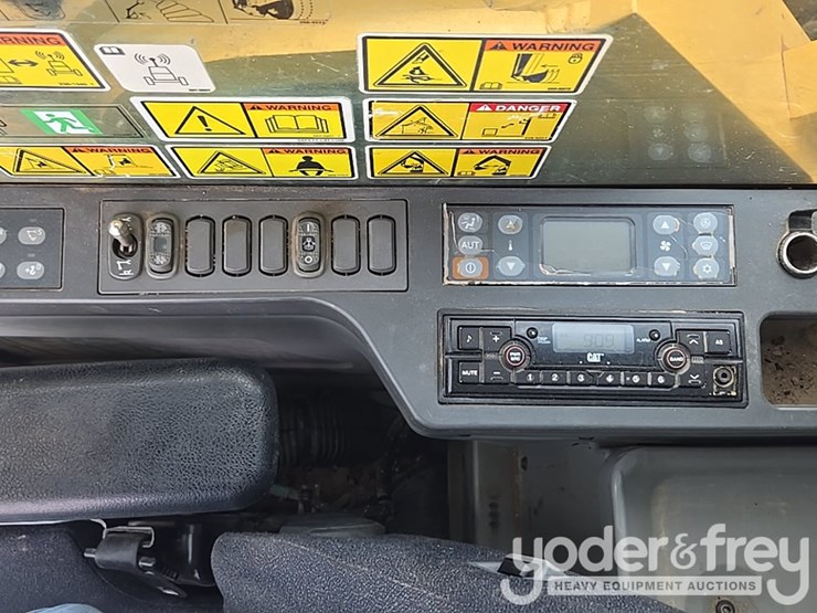 2017-caterpillar-336fl-image-101