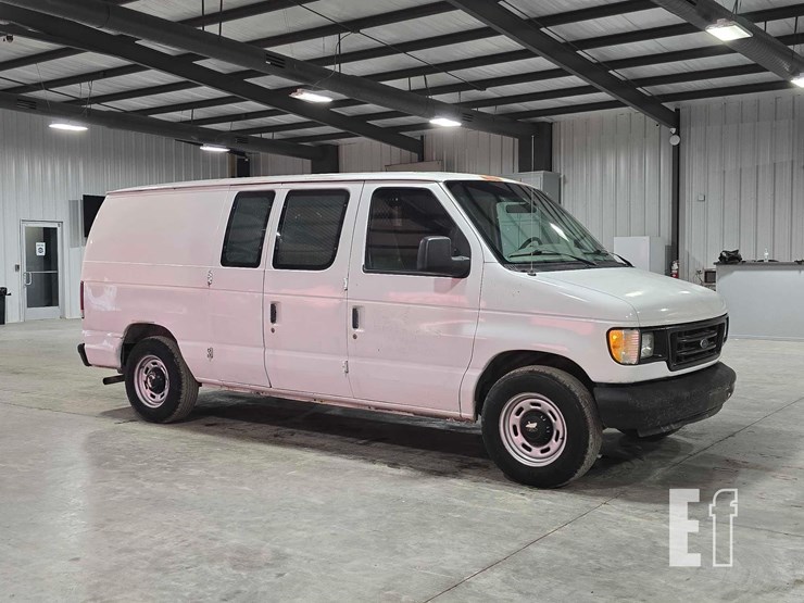 2005-ford-e150-image-2
