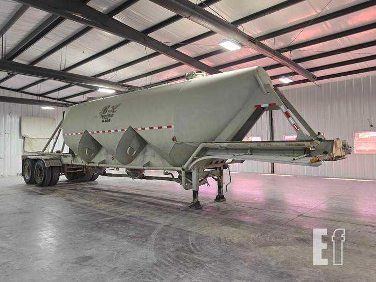 40-foot-pneumatic-tank-trailer-image-2