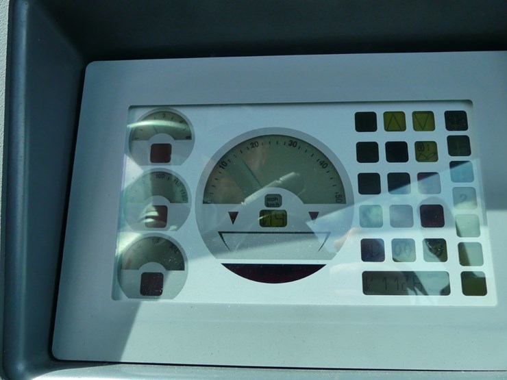 2014-deere-324j-image-15