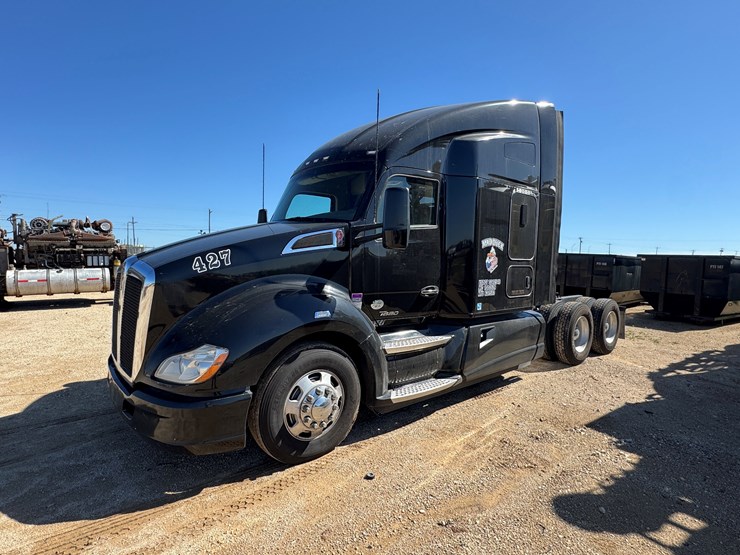 2015-kenworth-t680-image-1