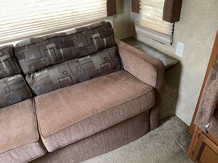 #201-•-2014-palomino-puma-253-fbs-27'-fifth-wheel-camper-(has-wi-title)-image-91