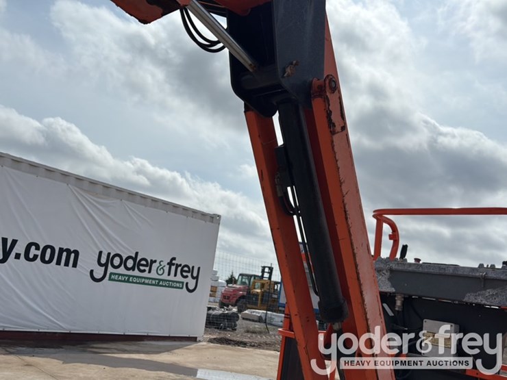 2014-jlg-800aj-image-13