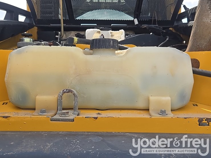 2011-deere-328d-image-31