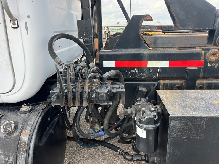 2002-mack-rd688s-image-16