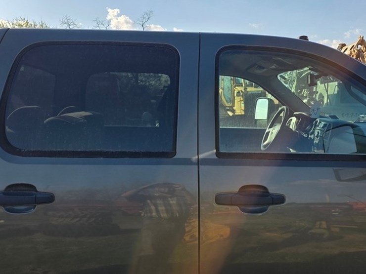 2011-chevrolet-2500-image-28