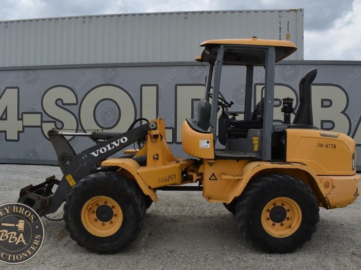 2015-volvo-l30g-image-3