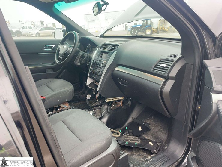 2017-ford-explorer-image-22