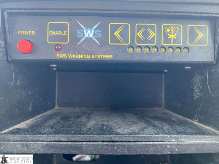 2010-isuzu-nqr-image-15