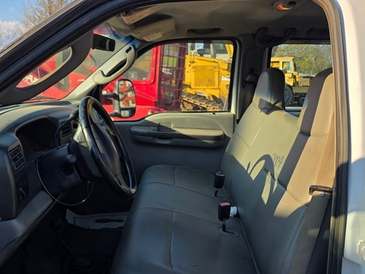 2004-ford-f350-image-45