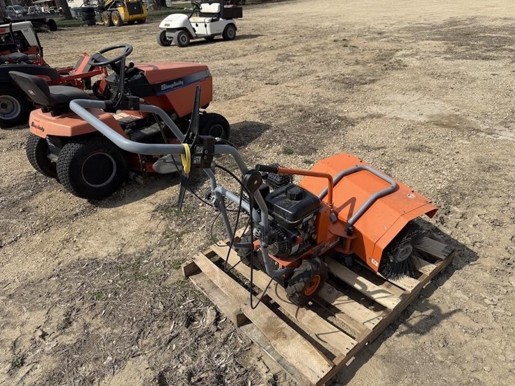 yard-max-yp7065-power-sweeper-image-4