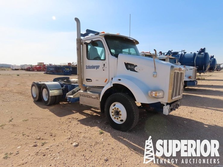 2018-peterbilt-567-image-2
