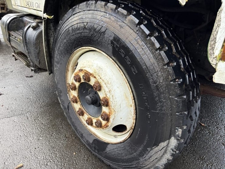 1991-international-4700-image-12