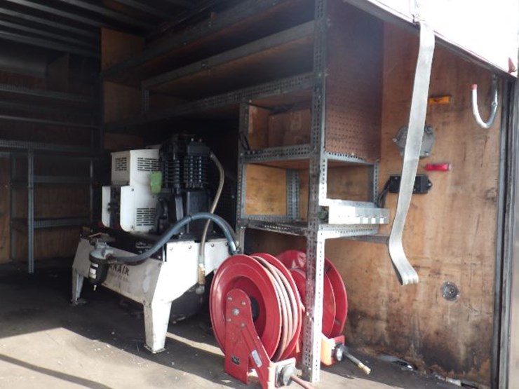 2014-isuzu-npr-hd-image-8