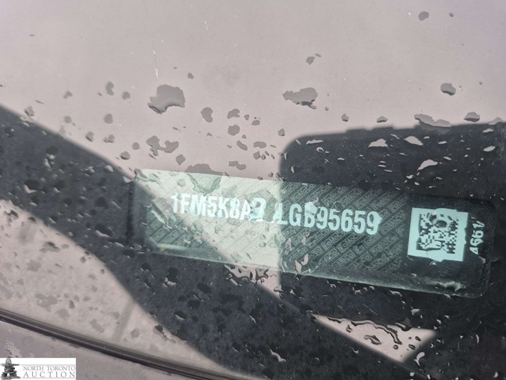 2020-ford-explorer-image-16