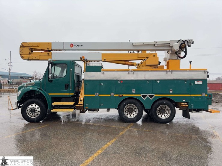 2011-freightliner-m2-106-image-7