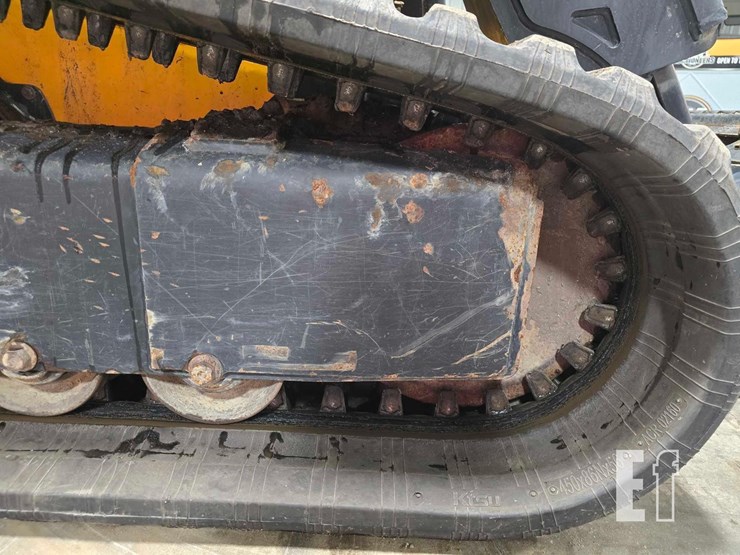 2022-jcb-3ts-8t-image-29