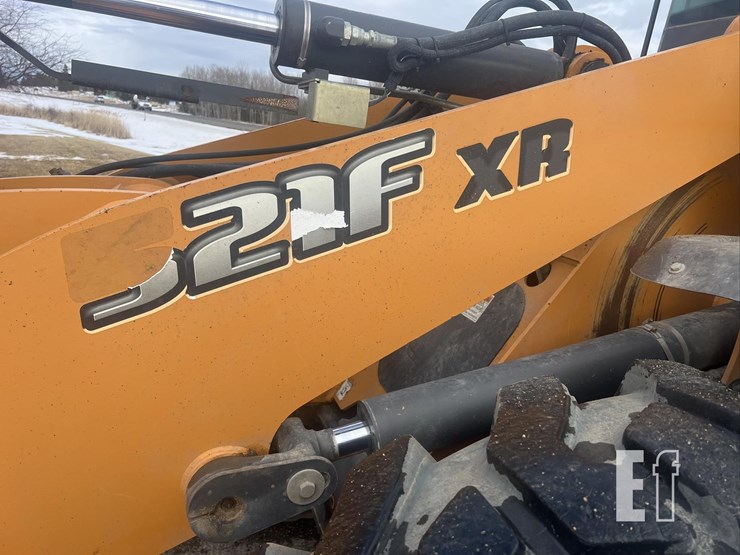 2014-case-521f-xr-image-13