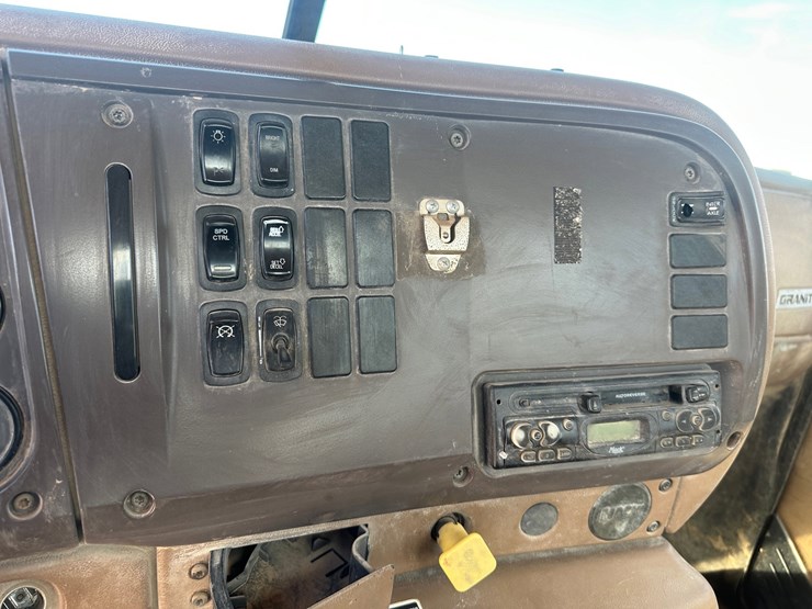 2005-mack-cv713-mixer-truck-image-13