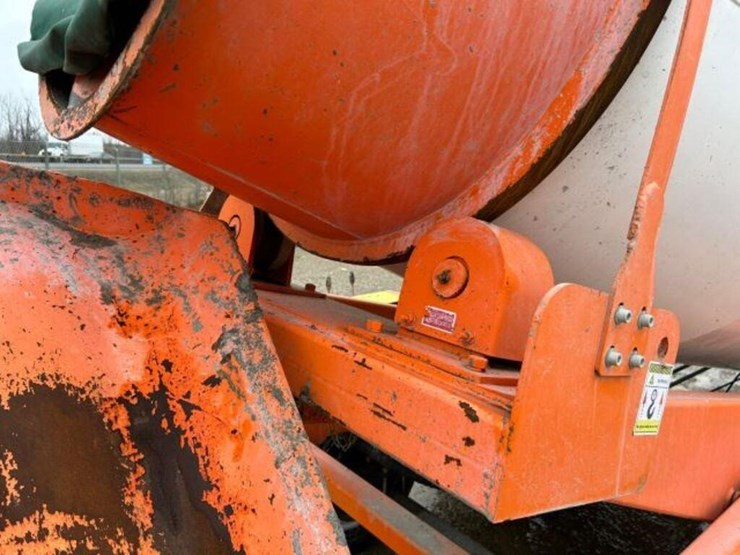 2025-tow-behind-2-cubic-meter-tri/a-concrete-mixer-image-32