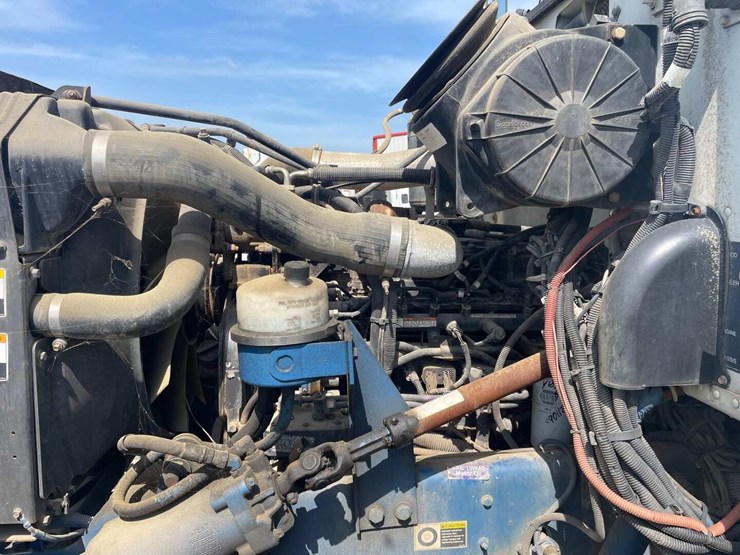 2007-peterbilt-335-image-10