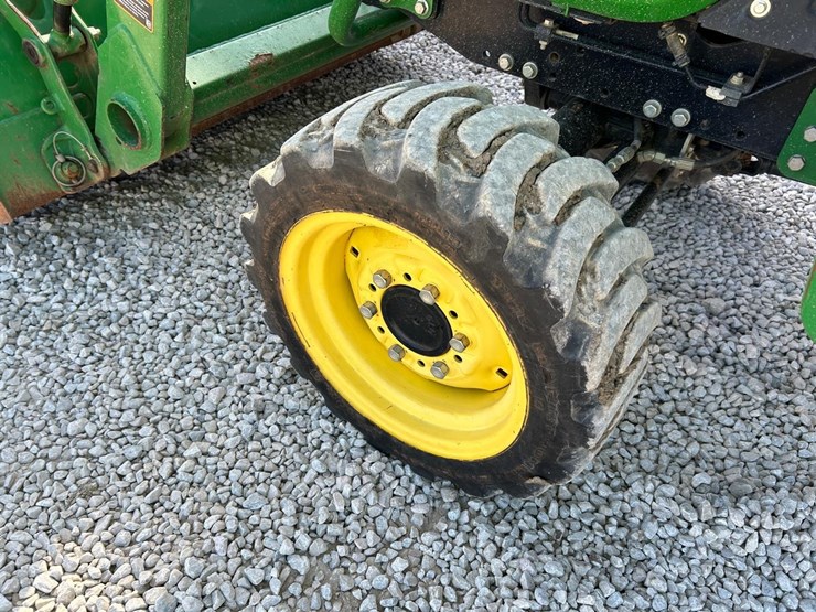 2021-john-deere-2032r-image-22