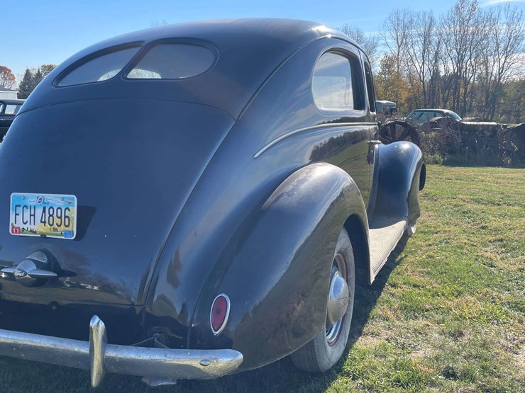 1938-ford-two-door-deluxe-sedan---original-car!-image-37