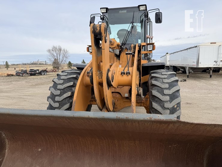 2010-case-721e-image-4