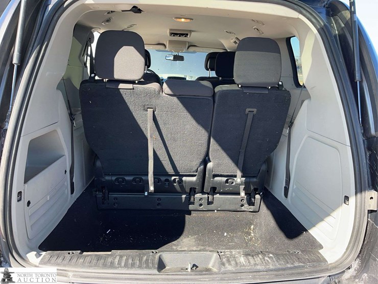 2017-dodge-grand-caravan-sxt-image-19