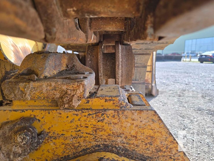 2016-deere-700k-lgp-image-30