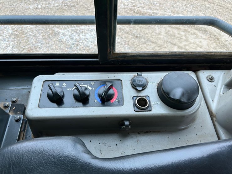 2017-komatsu-d51pxi-24-image-33