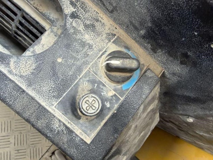 2011-bomag-bw211d-40-image-11