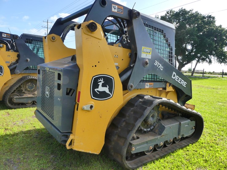 2022-deere-317g-image-3