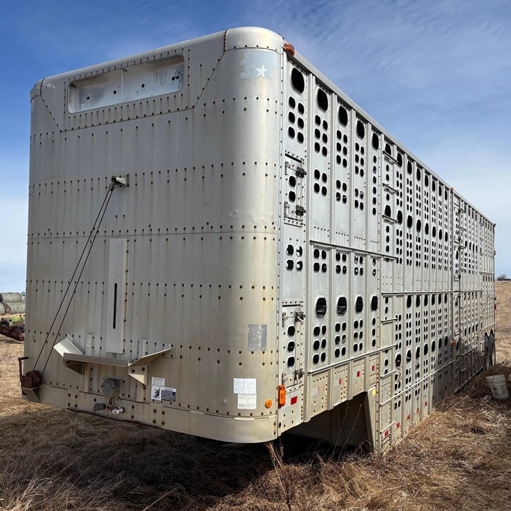 1989 WILSON LIVESTOCK TRAILER