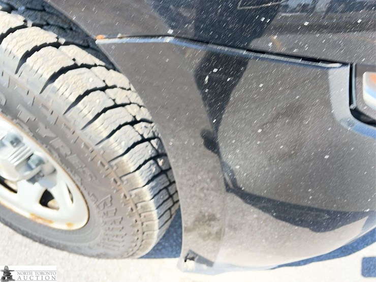 2019-chevrolet-suburban-image-28