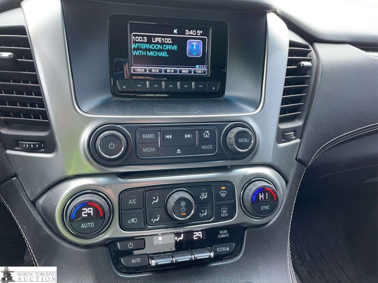 2017-chevrolet-tahoe-image-18