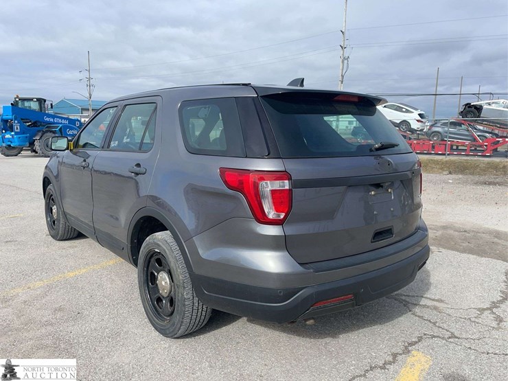 2019-ford-explorer-image-7