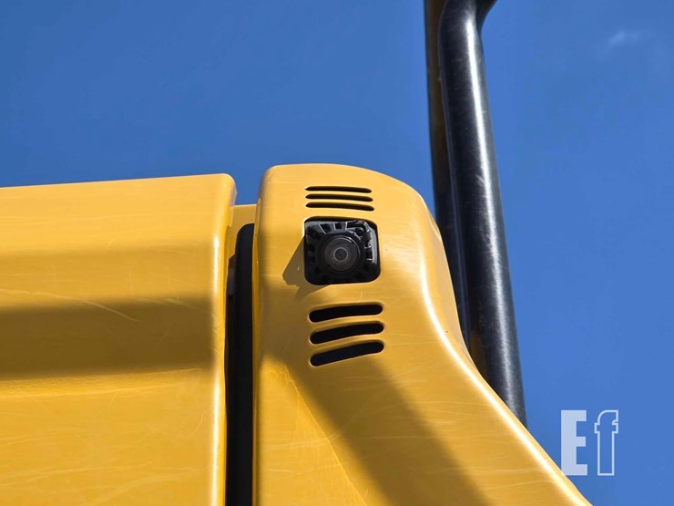 2020-caterpillar-323-image-25