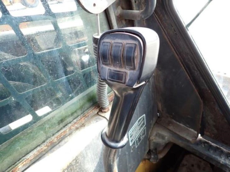 2005-new-holland-ls185b-image-14