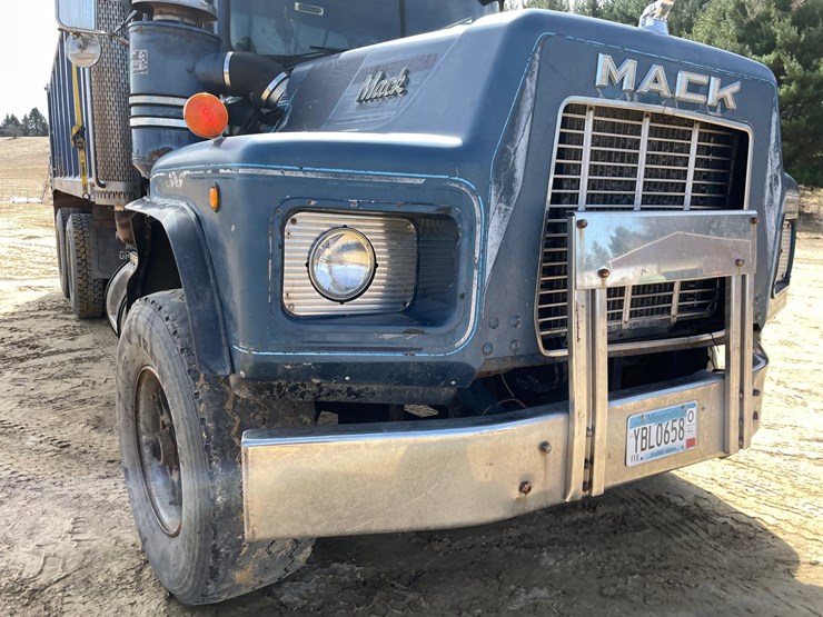 #401-•-1991-mack-rb688s-dump-truck-(has-mn-title)-image-12