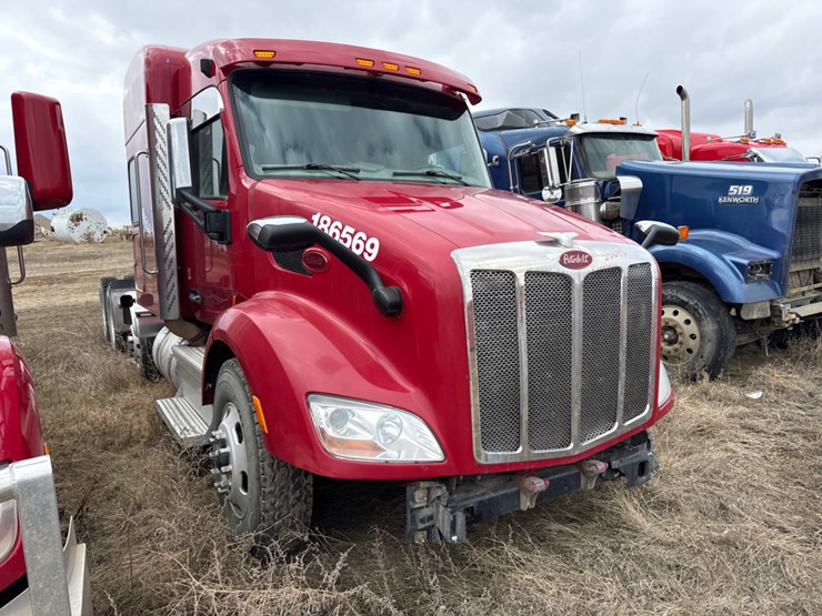 2018-peterbilt-579-image-2