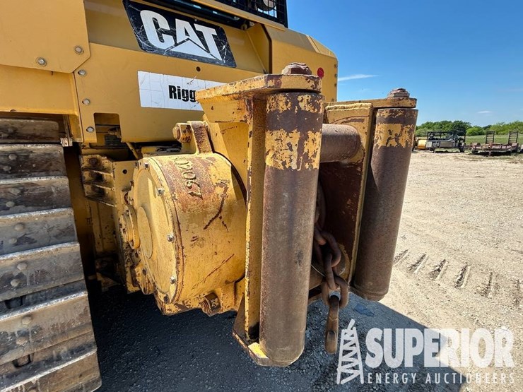 2012-caterpillar-d6t-image-10