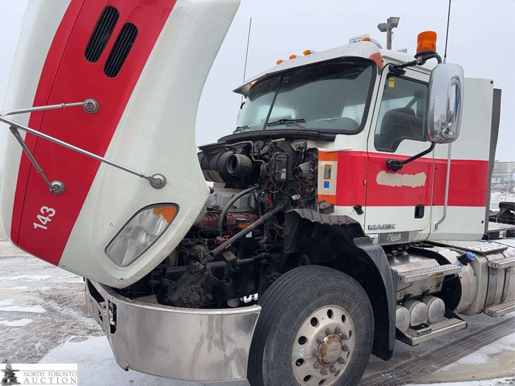 non-operable-2014-mack-pinnacle-t/a-day-cab-tractor-image-26