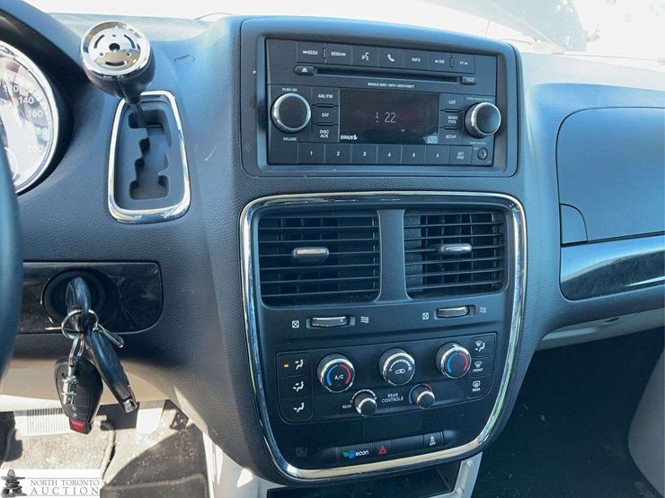 2017-dodge-grand-caravan-sxt-image-13