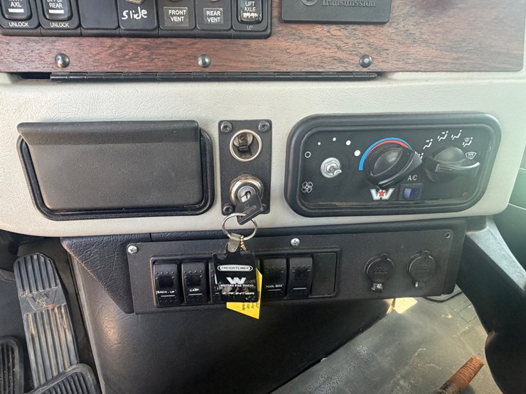 2016-western-star-4700-image-50